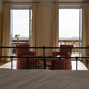 Apartment Penthouse W/ Unique Harbour View, Valletta